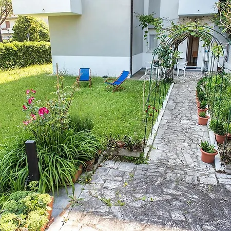 M345 - Marcelli, Delizioso Trilocale Con Giardino *